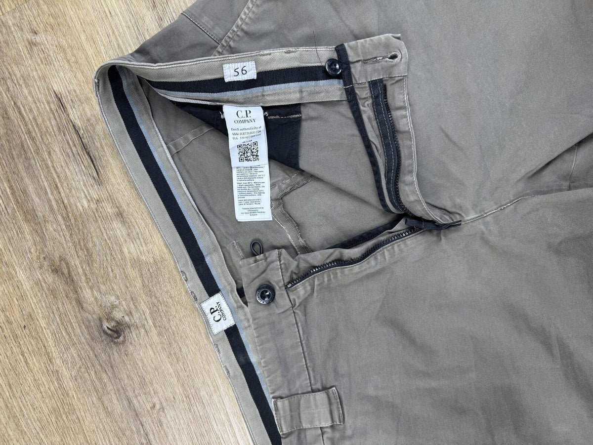 C.P. Company Lens Detail Cargo Shorts - Grey - 56